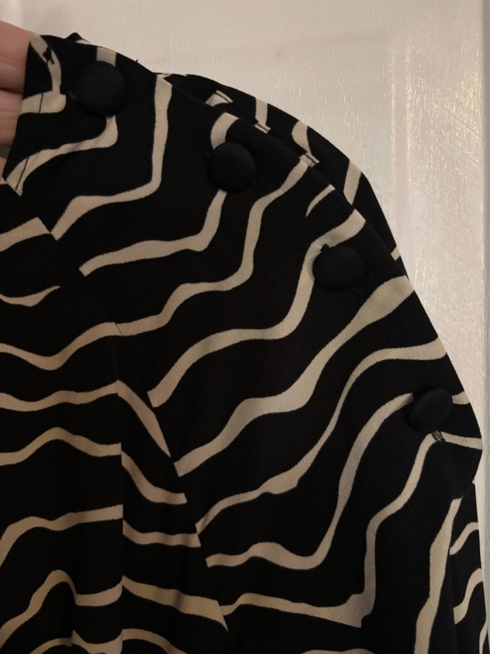 WHO WHAT WEAR Black & White Zebra Print Long Sleeve Pleated w/belt Dress Med - Picture 5 of 7